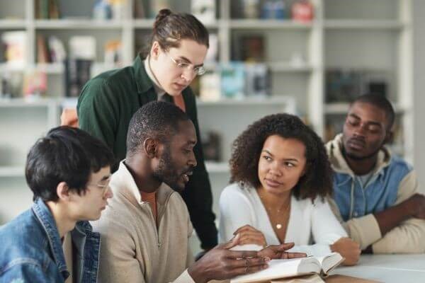 Dificuldade Dos Jovens no Mercado de Trabalho